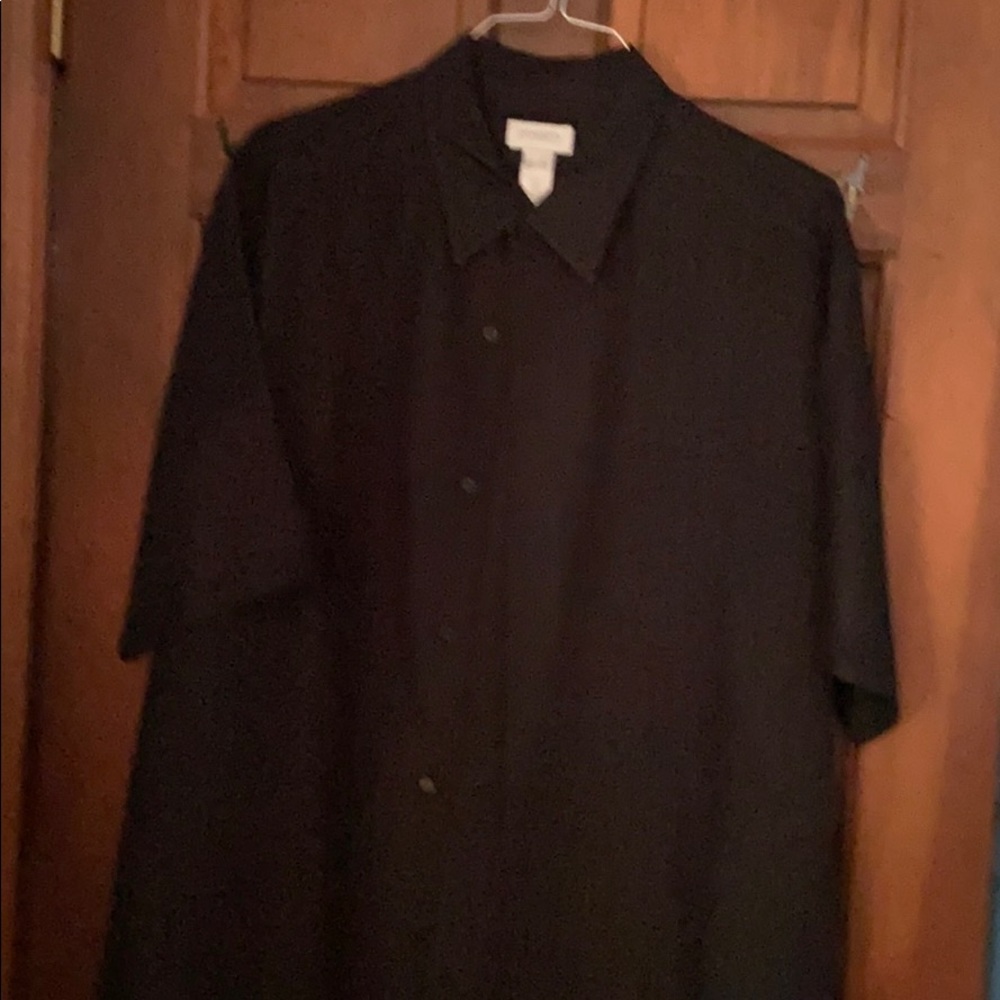 Men’s black shirt sleeve button up shirt